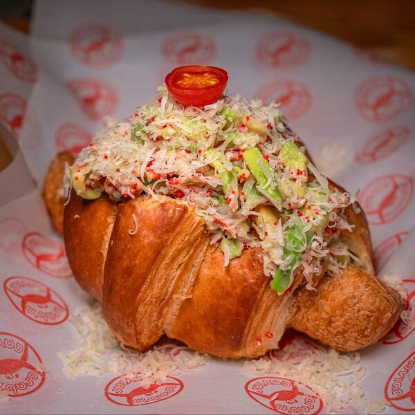 Круассан с камчатским крабом