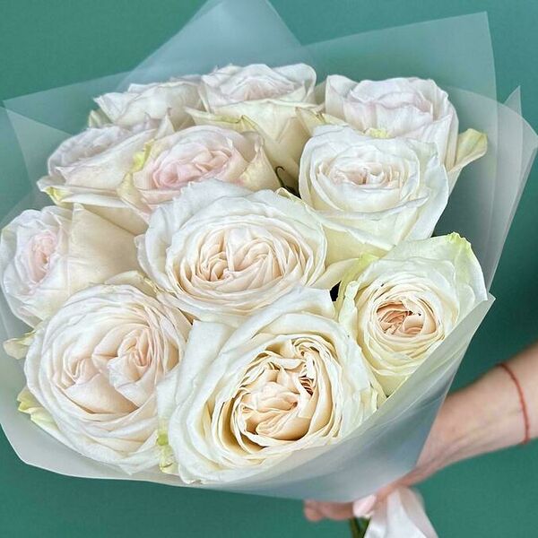 Букет цветов из 11 пионовидных эквадорских роз Вайт О'Хара