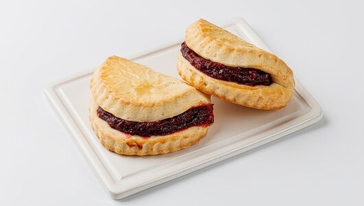 Сочники с вишневой начинкой, 2 шт
