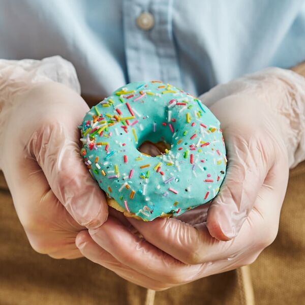 Донат Тутти-Фрутти с клубничной начинкой 50г