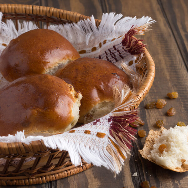 Булочка майская с изюмом МясновЪ Пекарня от КуулКлевер 60г