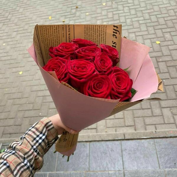 9 красных роз