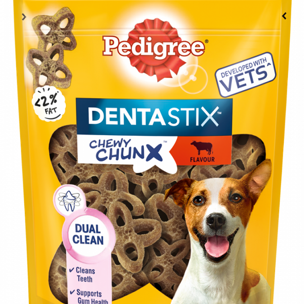 Лакомство по уходу за зубами Pedigree DentaStix для взрослых собак мелких пород