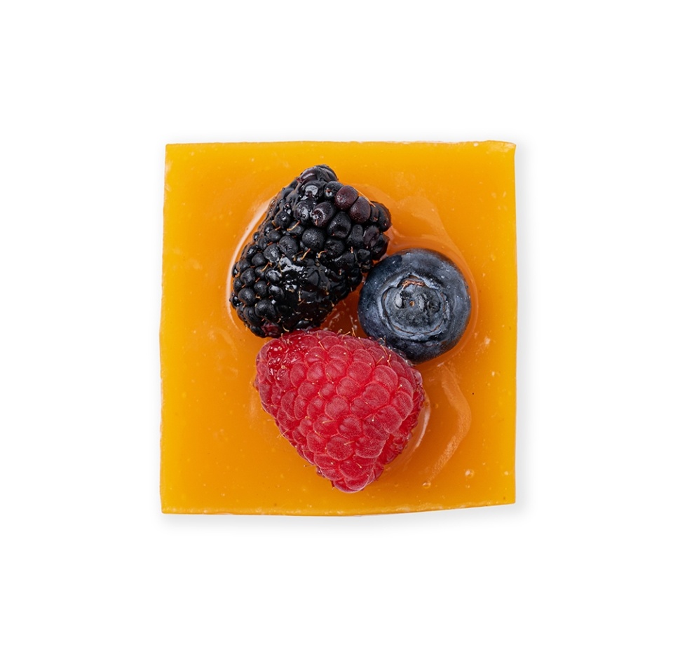 

Пирожное Азбука Вкуса Манго с ягодами 95 г