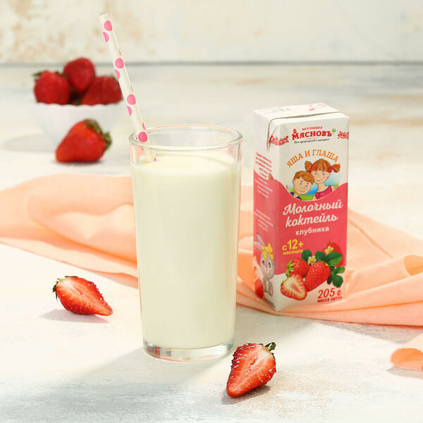 Коктейль молочный с клубникой 2,5% МясновЪ Вкусняшка