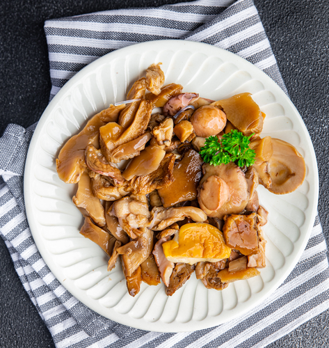 

Опята маринованные Белоручка с луком и чесноком вес