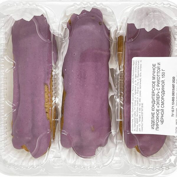 Эклер с рикоттой и чёрной смородиной, 150г