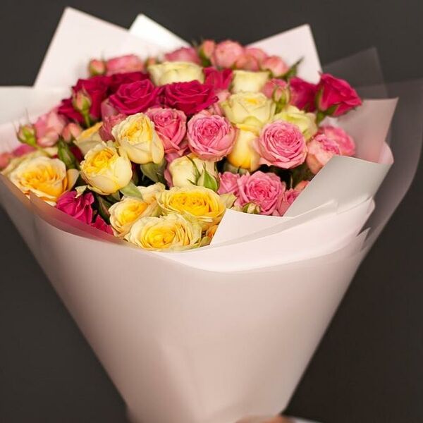 Букет цветов из 15 кустовых роз