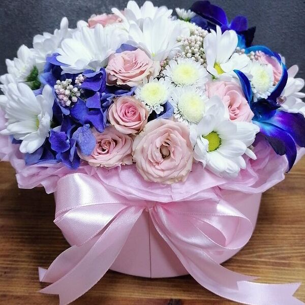 Бокс с орхидеями и гортензией