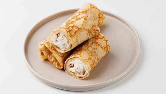 Блины с грушей и мягким сыром