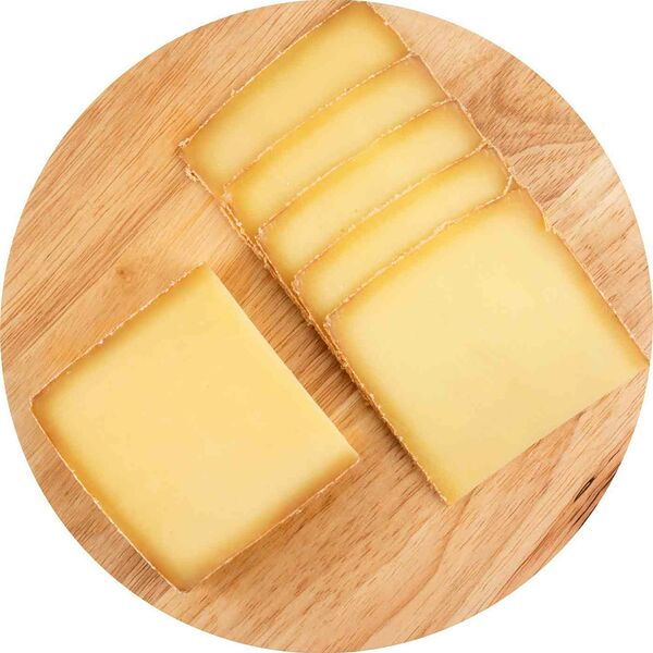 Сыр Деревенский Горный Margot Fromages 49%, нарезка