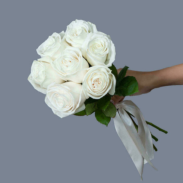 Монобукет 7 Роз Playa Blanka под ленту Ирис