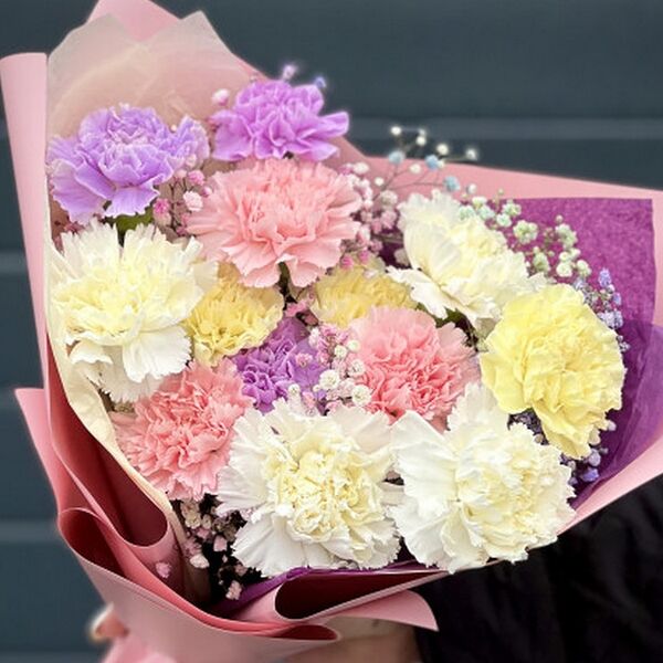 Букет цветов из 13 гвоздик