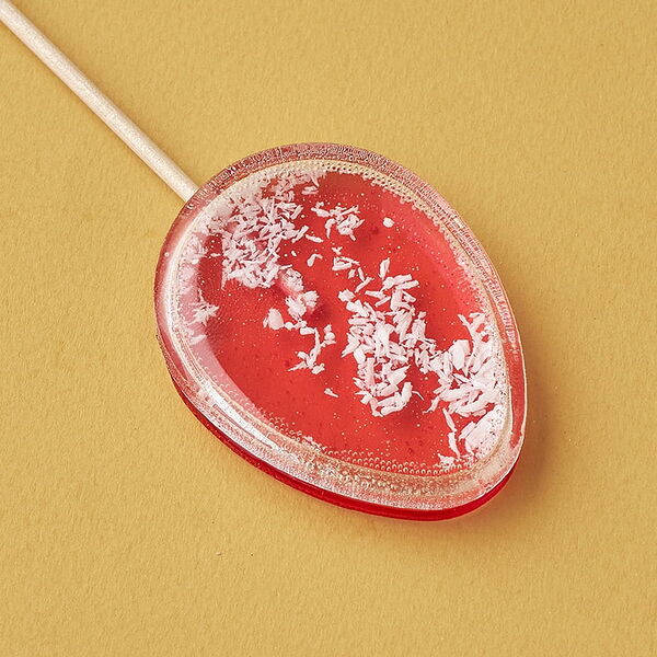 Леденец из изомальта Погремушка с кокосовой стружкой