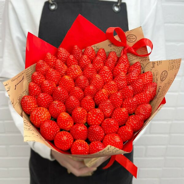 Клубника в букете Flowerstorg N139