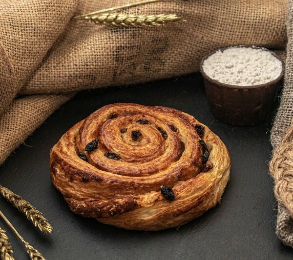 Улитка слоёная с изюмом