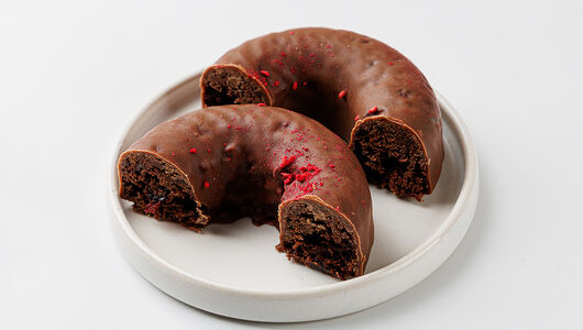 Пончик веган с лесными ягодами, кафе