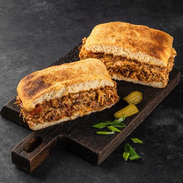 Сэндвич со свиным реберным мясом и сырным фондю