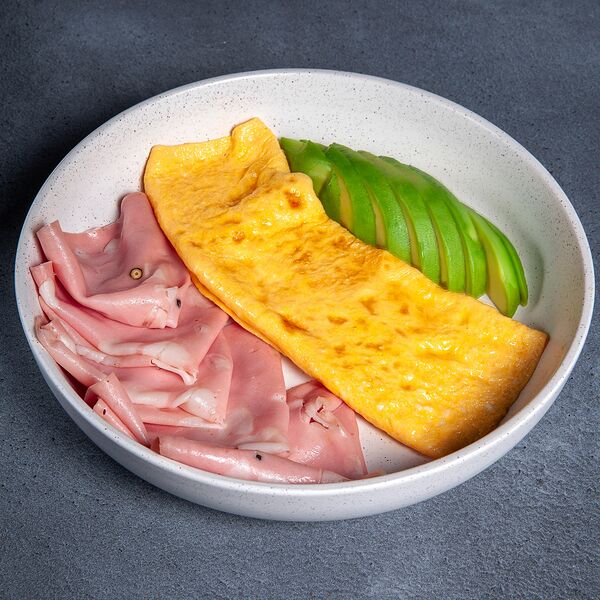 Омлет с мортаделлой и авокадо