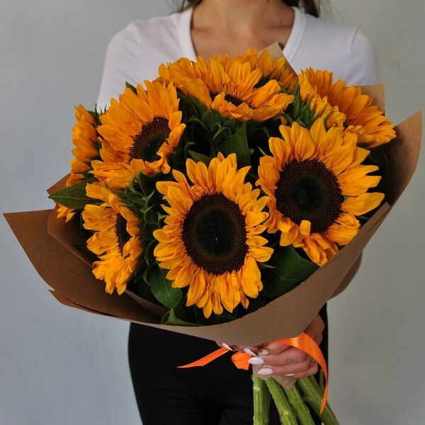 Букет из 9 подсолнухов