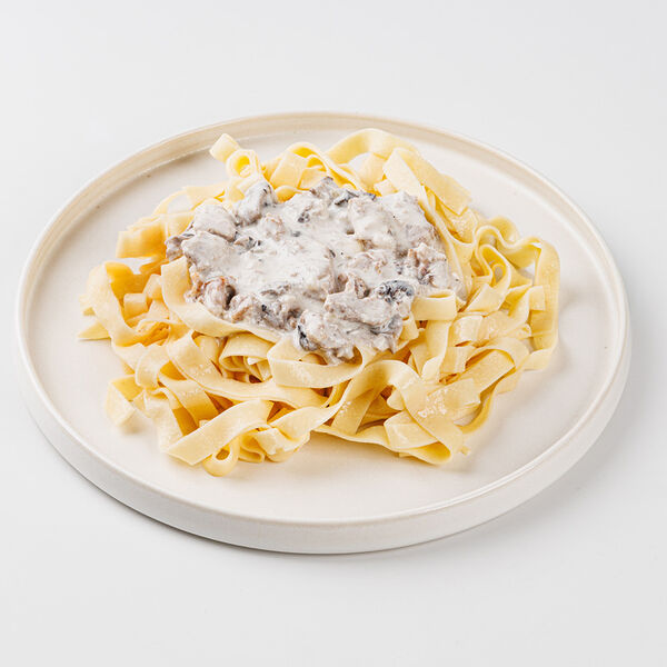 Фетучини в соусе со свининой и шампиньонами