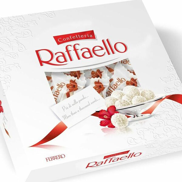 Конфеты Raffaello с цельным миндальным орехом в кокосовой обсыпке
