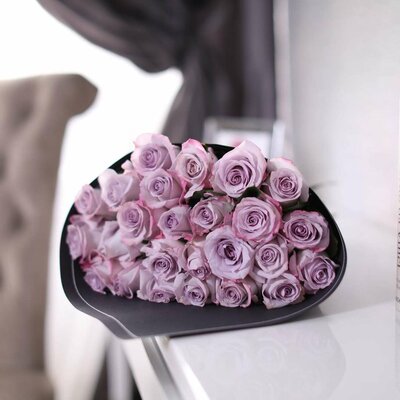 Букет из 25 роз "Purple" BLVCK