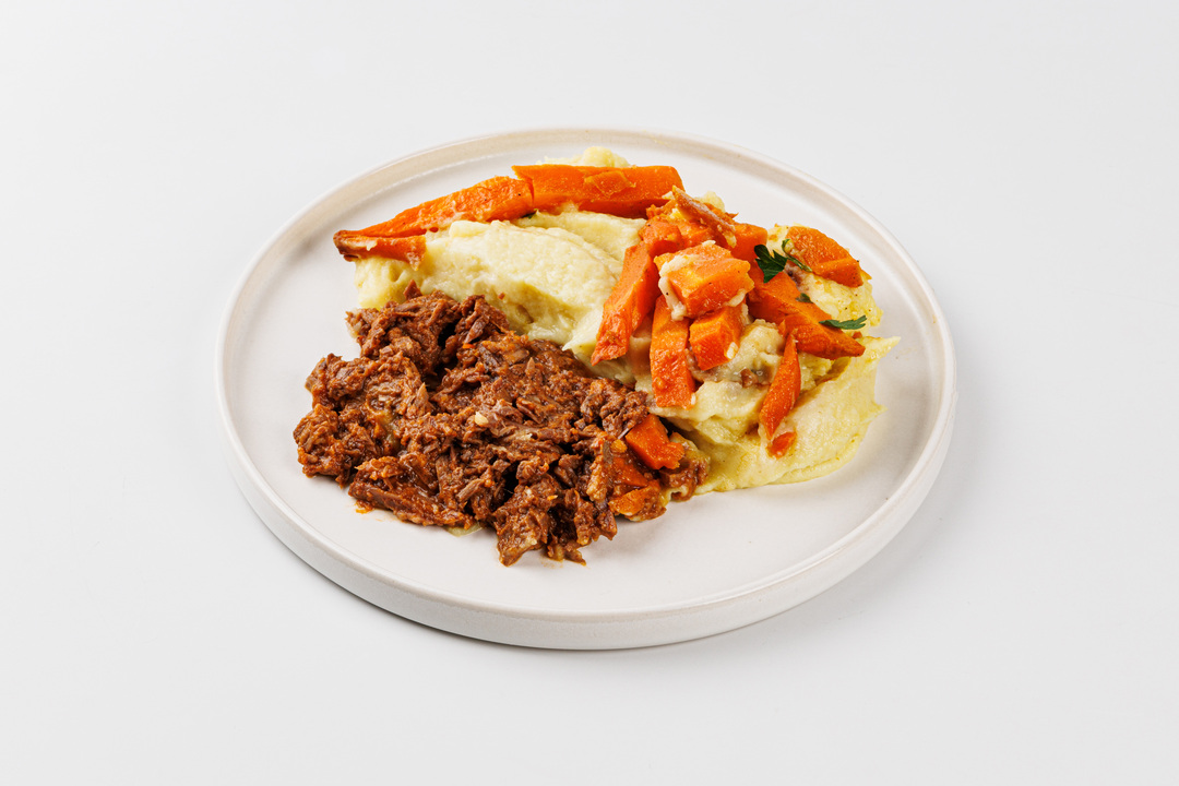 

Томленая говядина с пюре из цветной капусты