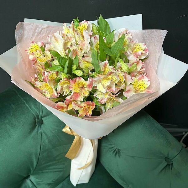 Букет из 9 альстромерий