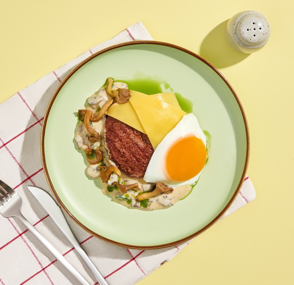 

Бифштекс с яйцом 235 г