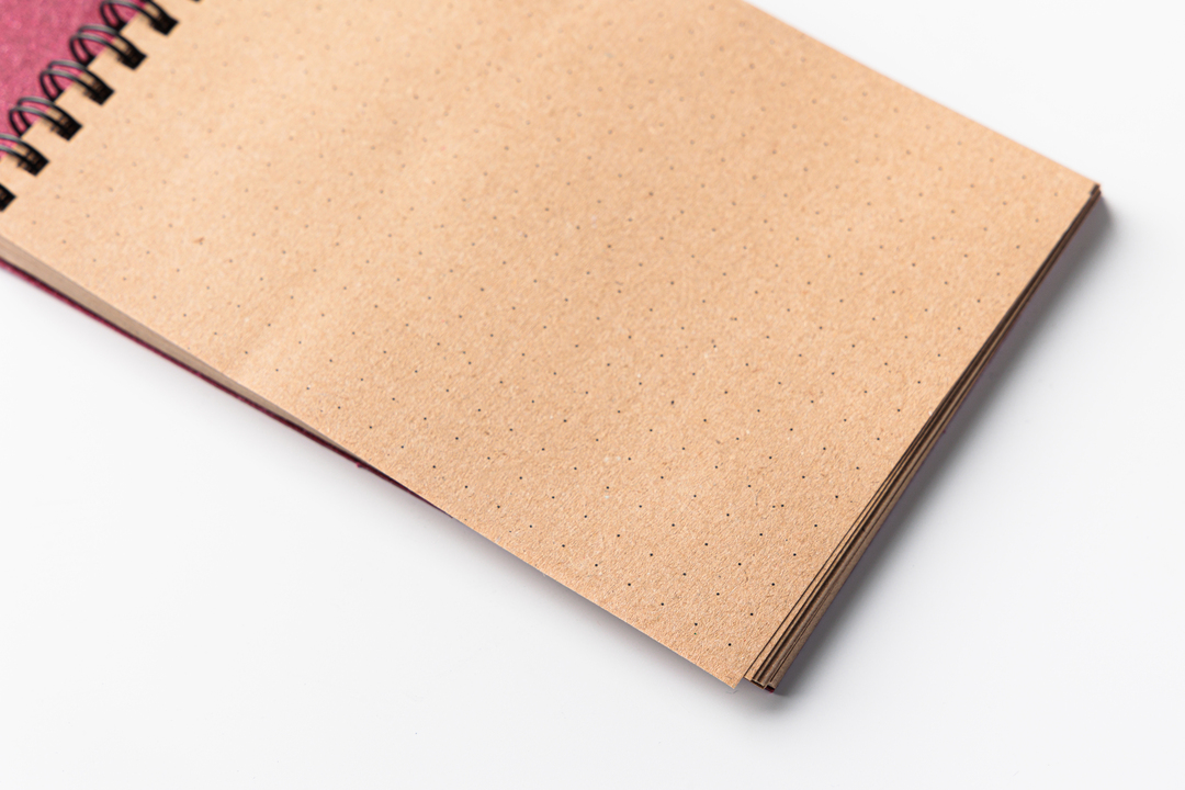 

Блокнот А6 из вторичных материалов (бордового цвета)