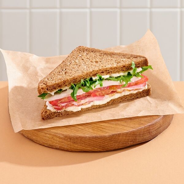 Сэндвич с курицей и беконом