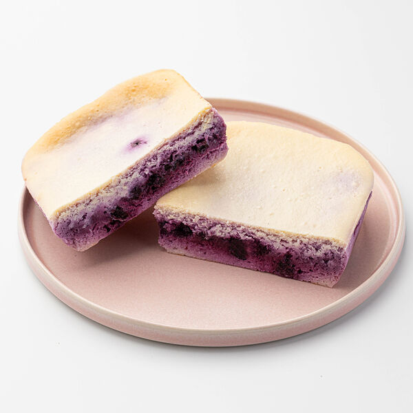 Запеканка творожная с чёрной смородиной