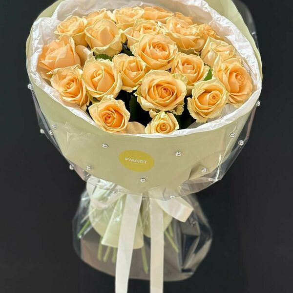 Стильный букет из 21 розы аваланж пич