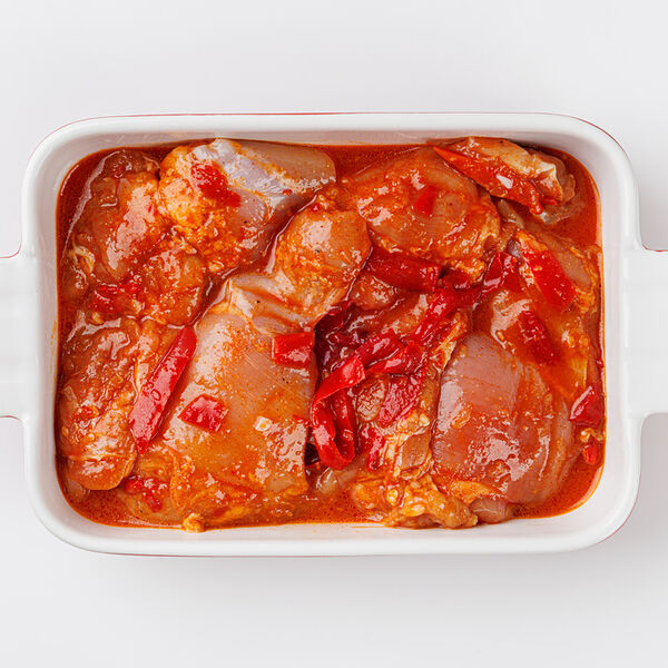 Филе бедра цыпленка-бройлера с печеным перцем