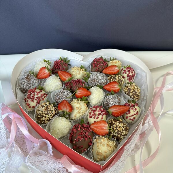 Клубника в шоколаде в сердце