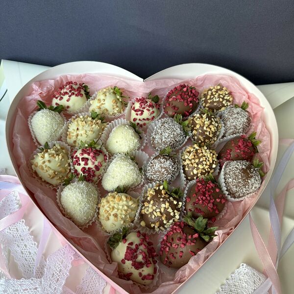 Клубника в шоколаде в сердце