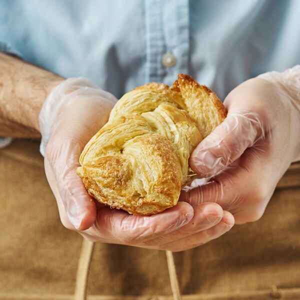 Слойка Лакомка с черникой 75г