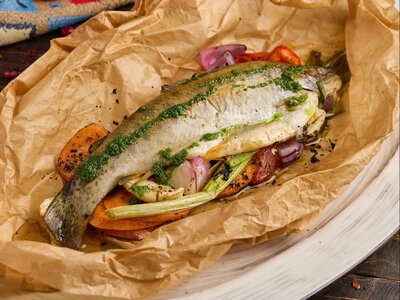 Форель запеченная с овощами