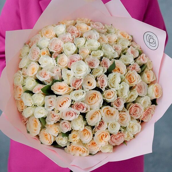 Букет из 101 розы 40 см нежный микс (Кения) в розовой пленке