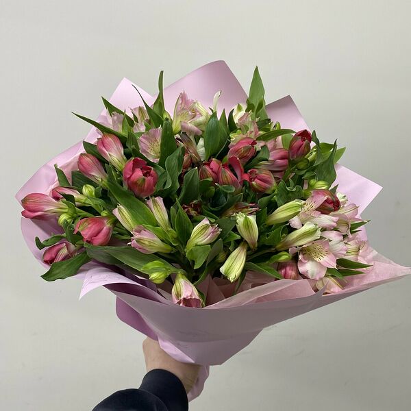 Букет из альстромерии