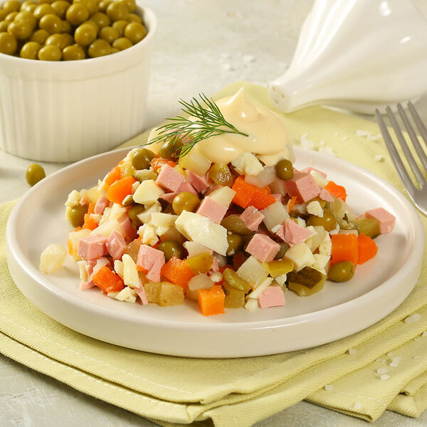 Салат Оливье МясновЪ Шеф-повар от КуулКлевер с колбасой семейная упаковка вес