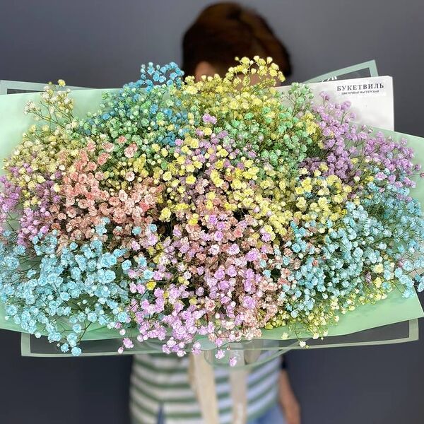 Букет из радужной гипсофилы