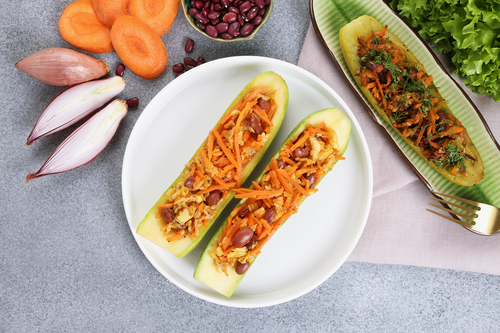 

Кабачок фаршированный фасолью и овощами кулинарный полуфабрикат