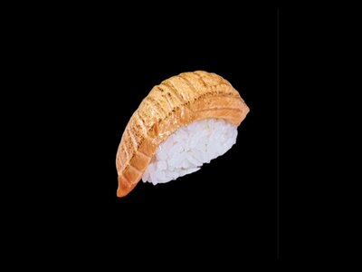 Суши с опаленным лососем