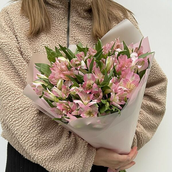 Букет из 15 розовых альстромерий