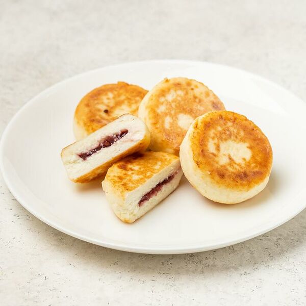 Сырники с малиной и сметаной