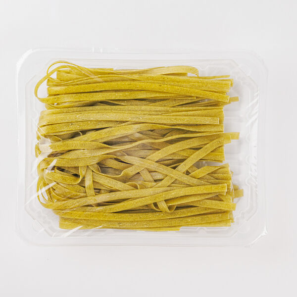 Свежая паста Феттучине с яйцом и шпинатом