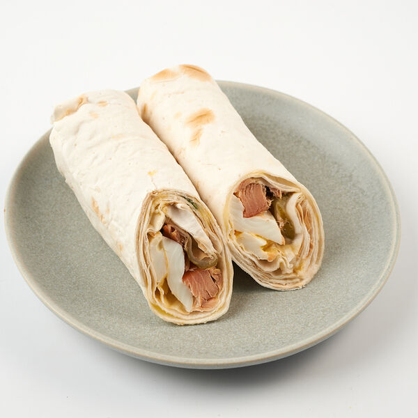 Сэндвич ролл с кетой и яйцом