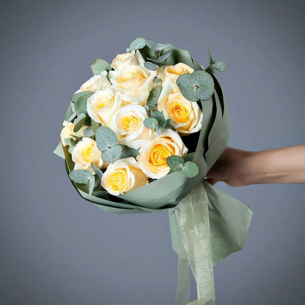 Монобукет 11 Роз Crème de la crème в упаковке